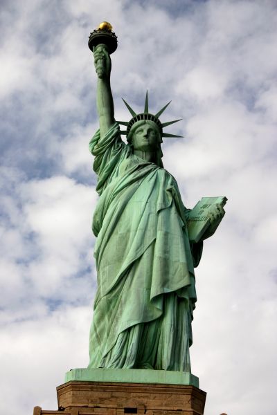 http://img.cestovanie.sk/magaziny/images/cestovanie/stories/krajiny/USA/statue%20of%20liberty.jpg